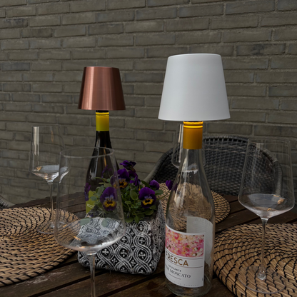 Rosaguld og hvid Glowbottle perfekt til ude på terassen eller altanen. Original webshop - køb her